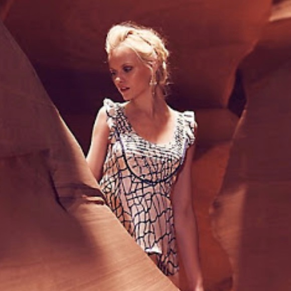 Anthropologie Tops - Anthropologie Lil Fissured Shell Nautical Silk Top